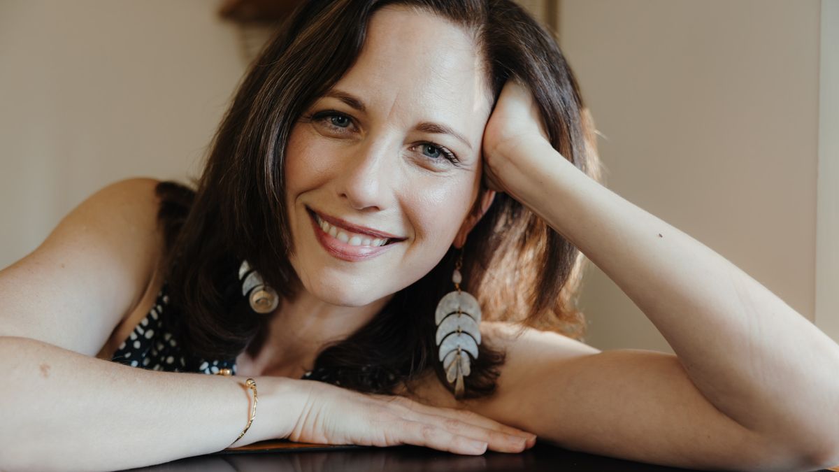 portrait photo of a lady leaning her head on her hand